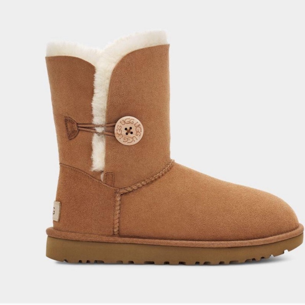ugg women’s bailey boot size 9